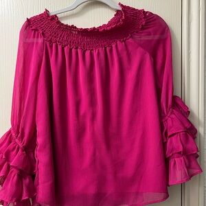 Vibrant CeCe original top. Excellent condition in size S.